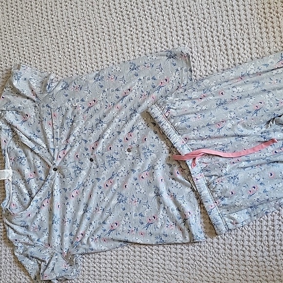 Lucky Brand Women's Oversized S Gray W/ Pink Floral Pajamas, Lounge Cozy - Picture 8 of 8